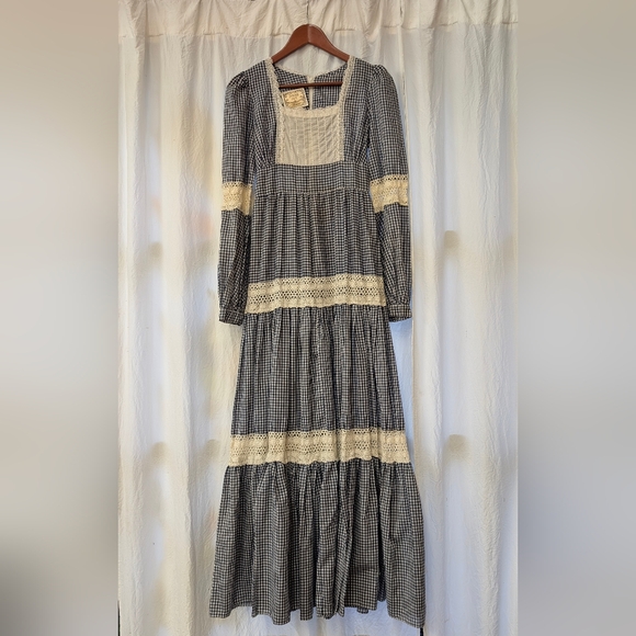 Gunne Sax Dresses & Skirts - Gunne Sax Black and Cream Checked Long Sleeve Prairie Dress